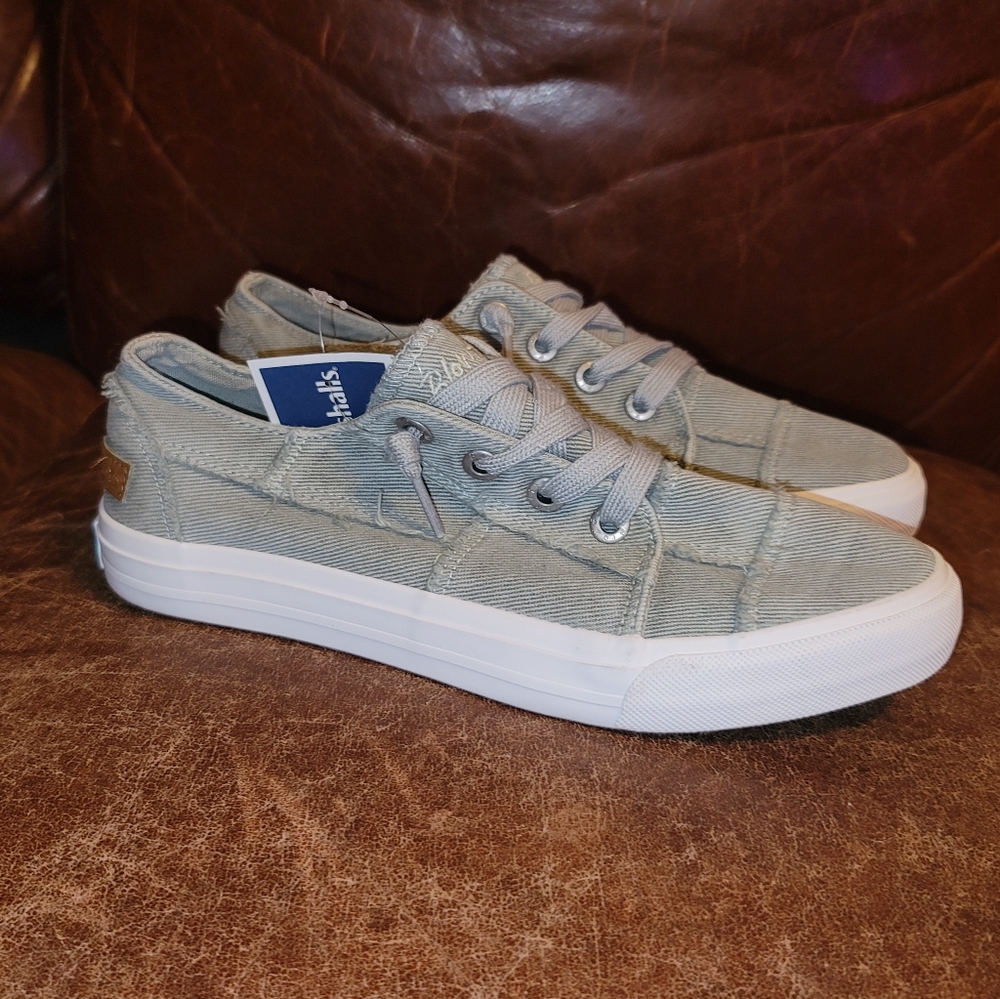 NWT Women's Blowfish Sneakers